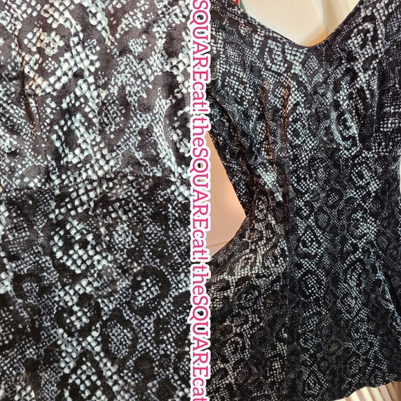 π€ 90s Betsey Johnson stretchy VELVET snake print long sleeves skater dress π€ - Picture 6 of 7